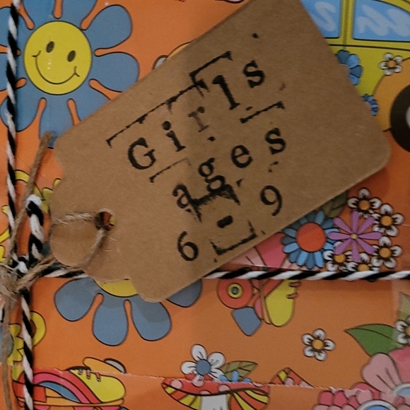 Mystery gift Girls Book ages 6-9 - Picture 2 of 3